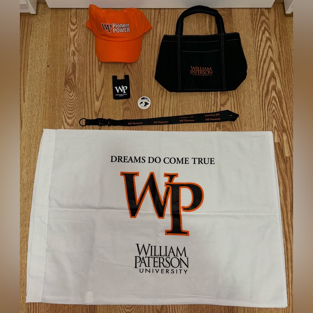 William Paterson University Merchandise Set